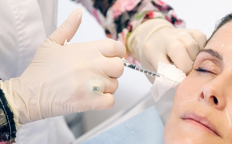 95    %  من حرفاء طب التجميل نساء..   دخلاء على المهنة يرتكبون أخطاء بـ "اللازار" و"البوتوكس"